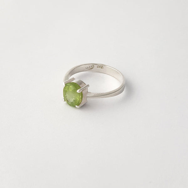 Multi-Facet Oval Peridot Silver Ring Side Limited Edition 1